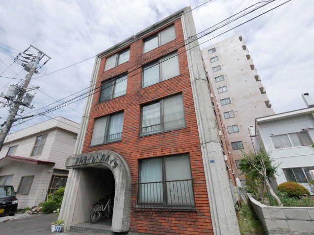 建物外観　☆地下鉄東西線南郷18丁目駅まで徒歩1分！