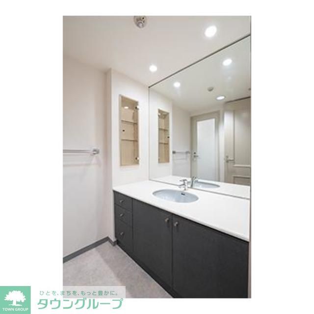 洗面設備　※写真は同タイプ住戸です。