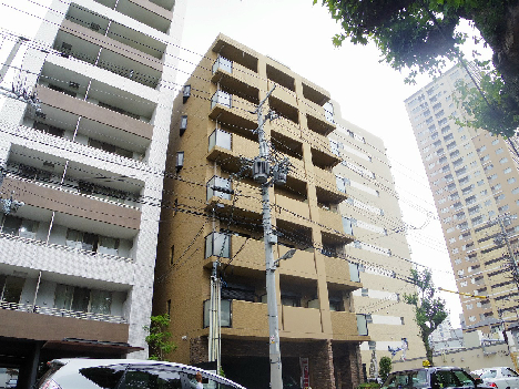 建物外観　外壁タイル張り