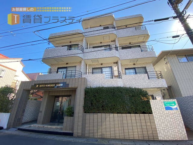 建物外観　パークフロントのマンション。