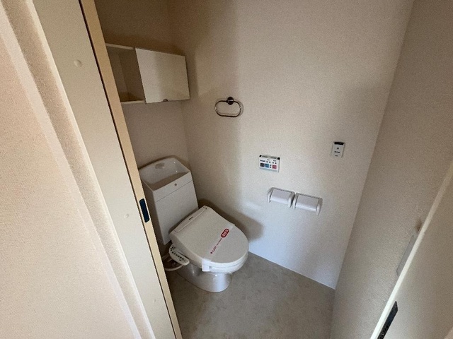 小田急小田原線 海老名駅 徒歩18分 2階建 新築のトイレ写真