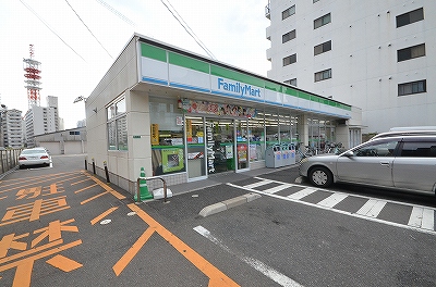 コンビニ　ファミリーマート 小倉中津口店（コンビニ）まで123m