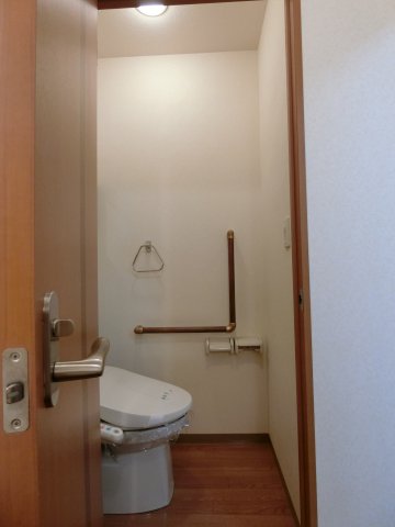 ＪＲ山陰本線 東山公園駅 徒歩32分 2階建 築17年のトイレ写真