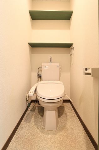 地下鉄七隈線 渡辺通駅 徒歩7分 15階建 築20年のトイレ写真