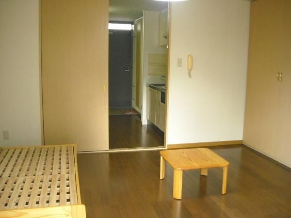 レオパレス拝島町の居間写真