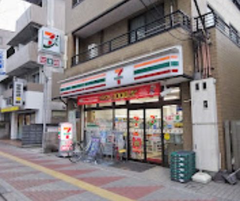 コンビニ　セブンイレブン新大塚駅前店（コンビニ）まで98m