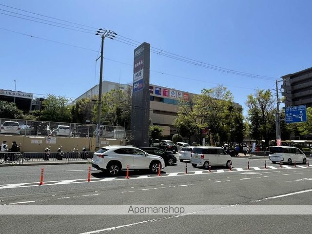 ショッピングセンター　トナリエ南千里（ショッピングセンター）まで956m