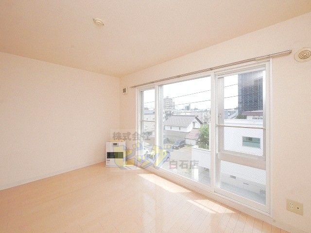居室・リビング　広々リビングです♪