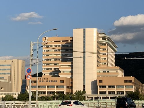 病院　和歌山県立医科大学附属病院（病院）まで472m
