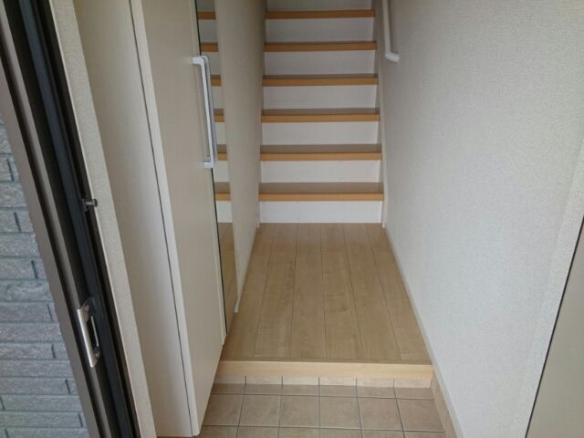 ＪＲ常磐線 山下駅 徒歩4分 2階建 築10年の玄関写真
