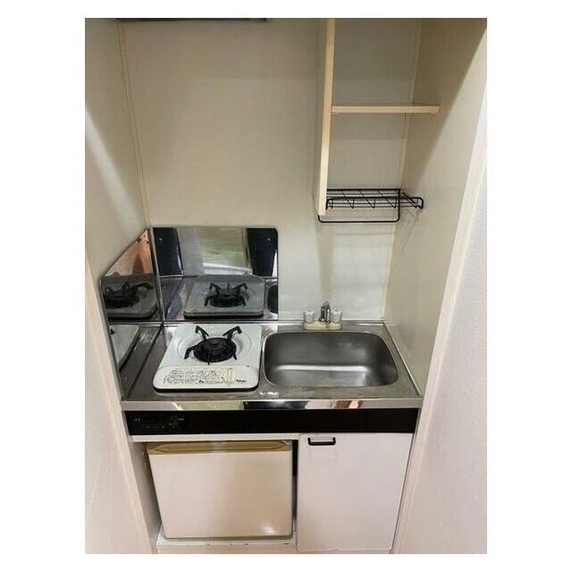 キッチン　※他号室写真使用（反転）