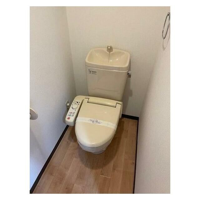 トイレ　※他号室写真使用（反転）