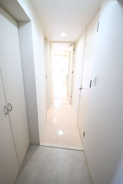 玄関　※違う号室の参考写真です。