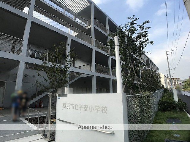 小学校　横浜市立子安小学校（小学校）まで490m