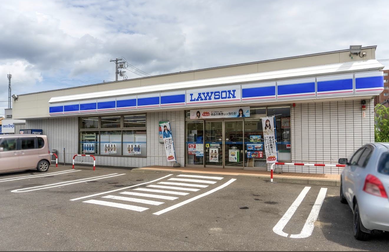 コンビニ　ローソン札幌北36東一丁目店（コンビニ）まで583m