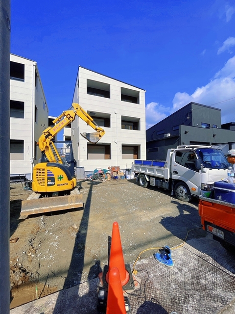 駐車場　外観（建設中）