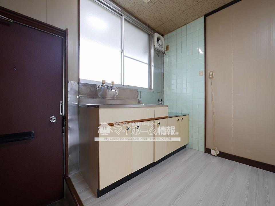 キッチン　※内観写真は101号を引用しており、内装が異なる場合がござい