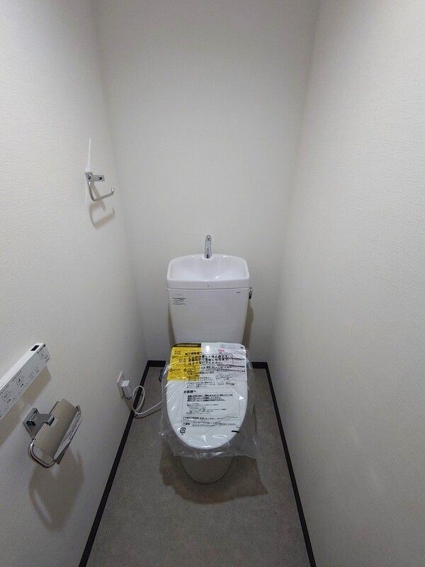 東急大井町線 尾山台駅 徒歩8分 3階建 築38年のトイレ写真