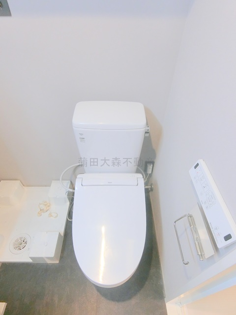 トイレ　温水洗浄便座付きのトイレ