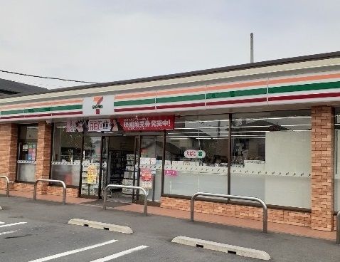 コンビニ　セブンイレブン伊勢崎連取店（コンビニ）まで33m