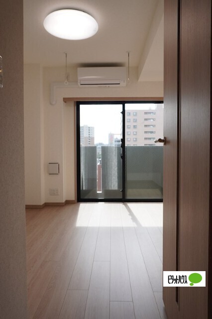 ルーブル横濱南太田弐番館の居間写真