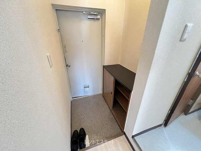 地下鉄御堂筋線 あびこ駅 徒歩4分 6階建 築56年の玄関写真