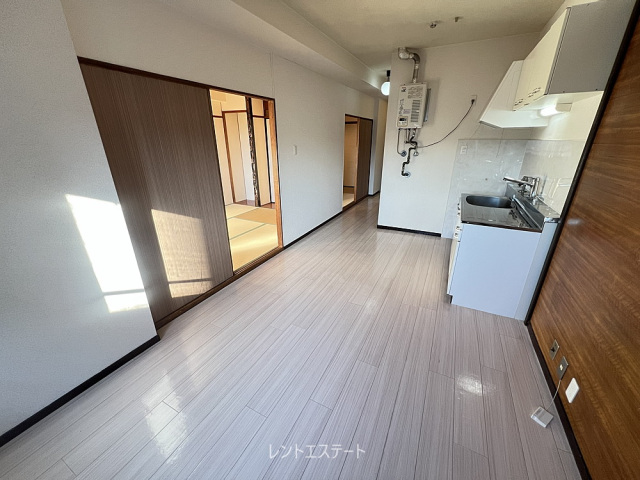 地下鉄御堂筋線 あびこ駅 徒歩4分 6階建 築56年の居間写真