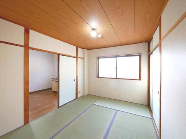 その他部屋・スペース　開放的な寝室です
