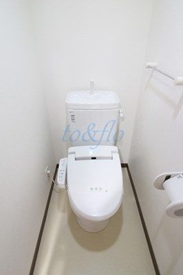 東急東横線 新丸子駅 徒歩3分 4階建 築15年のトイレ写真