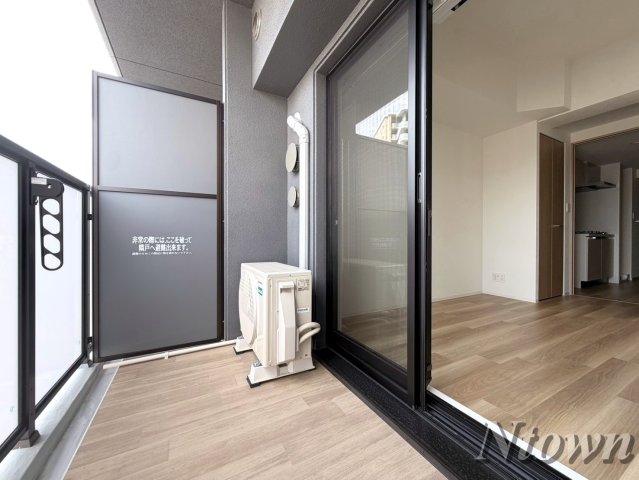 バルコニー　暖かな日差しのふりそそぐバルコニー