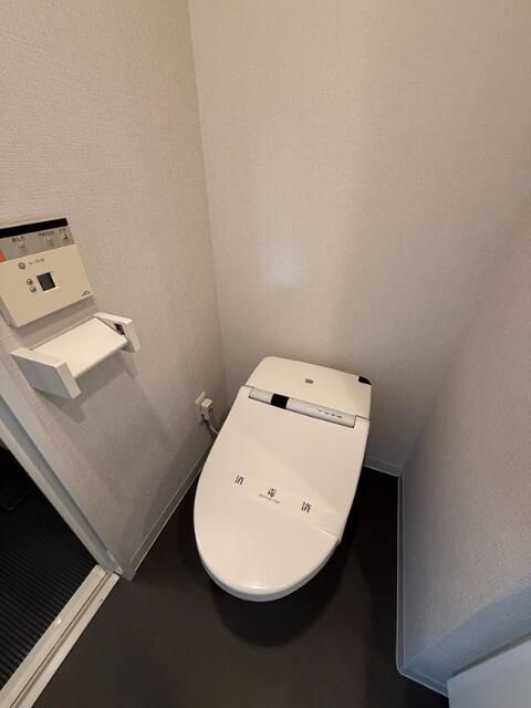 東京メトロ丸ノ内線 新中野駅 徒歩4分 4階建 築17年のトイレ写真