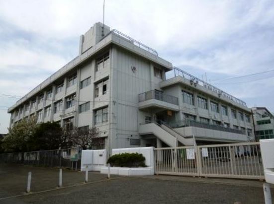 中学校　世田谷区立喜多見中学校（中学校）まで342m