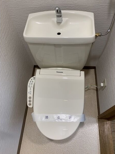 トイレ　嬉しいウォシュレット付きのトイレ！便座温かいですよ♪