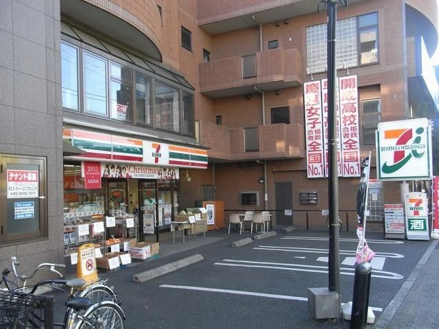 コンビニ　セブンイレブン（コンビニ）まで850m