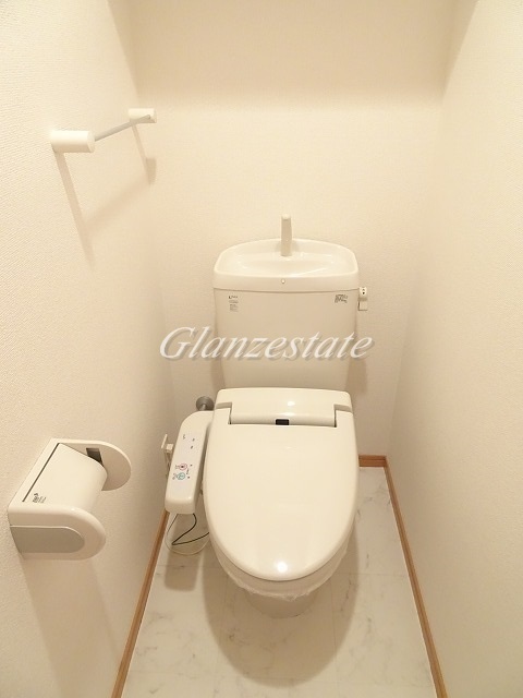 京急本線 京急川崎駅 徒歩5分 11階建 築11年のトイレ写真