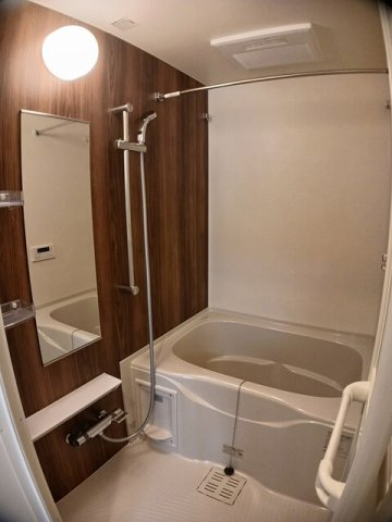 バス・シャワールーム　コンパクトで使いやすいお風呂です