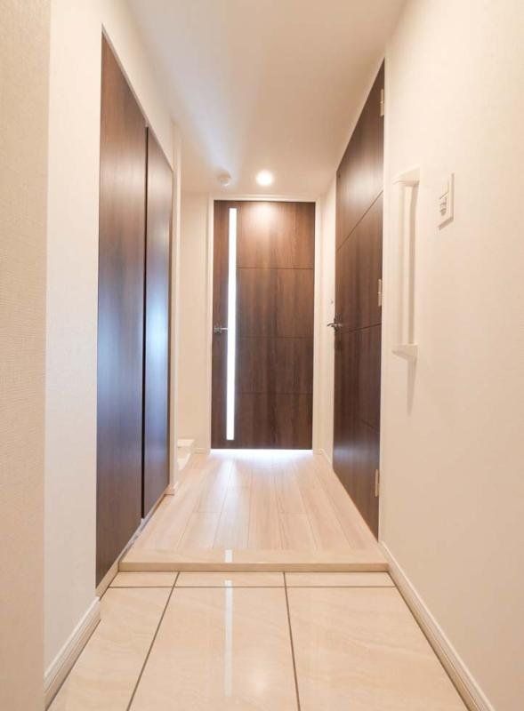 玄関　※同タイプの別のお部屋です。