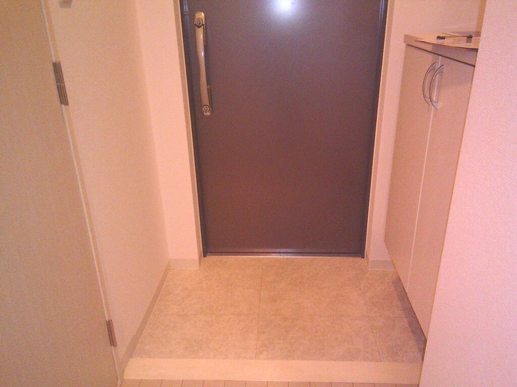 玄関　※参考　別の階のお部屋です