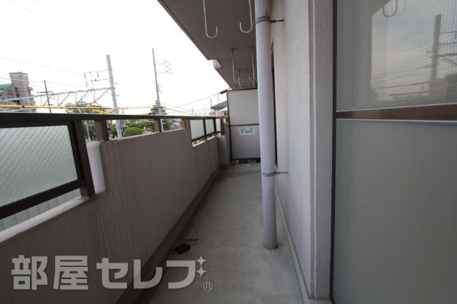 バルコニー　他号室のお部屋です。