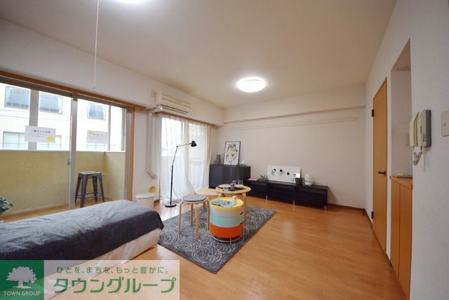 居室・リビング　広々１２.２帖の洋室です