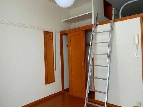 収納　2階は絨毯