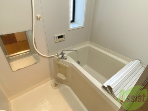 バス・シャワールーム　追い焚き機能もあるのでファミリーさまにオススメです