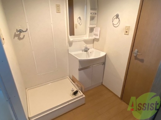 洗面設備　身だしなみは脱衣所内にあるこちらの洗面化粧台で