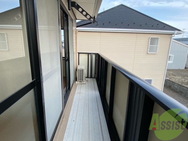 バルコニー　南向きのバルコニー、お洗濯もはかどりそうです