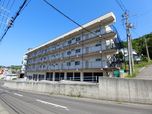 小樽市長橋のマンションの建物外観
