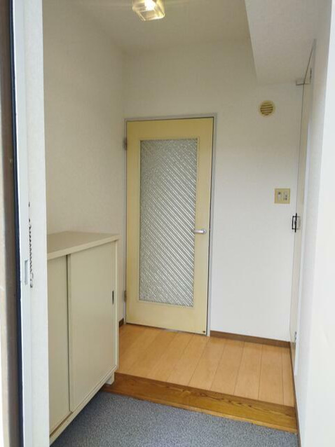 玄関　シューズボックスのある玄関です