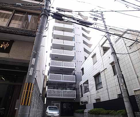 【京都市下京区植松町のマンションの建物外観】