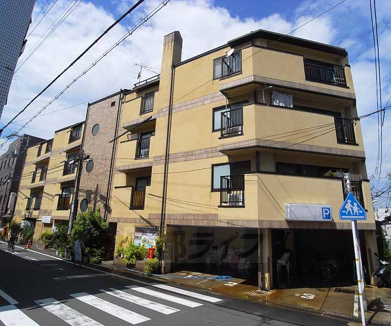 京都市東山区本町８丁目のマンションの建物外観