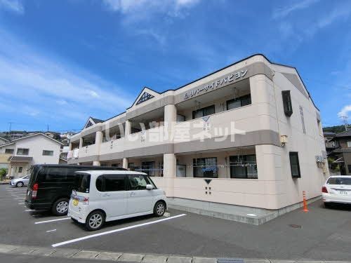 三島市沢地のマンションの建物外観