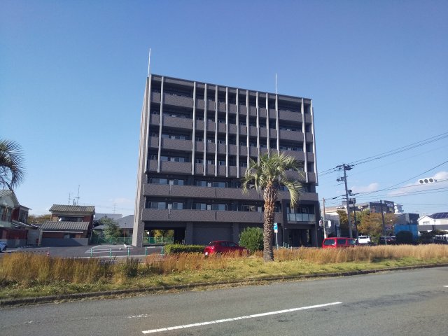 【ラ・クラセーヴァ東本町の建物外観】